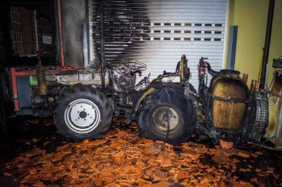 Grossbottwar: Traktor setzt Garage in Brand - Hotelgaeste werden evakuiert